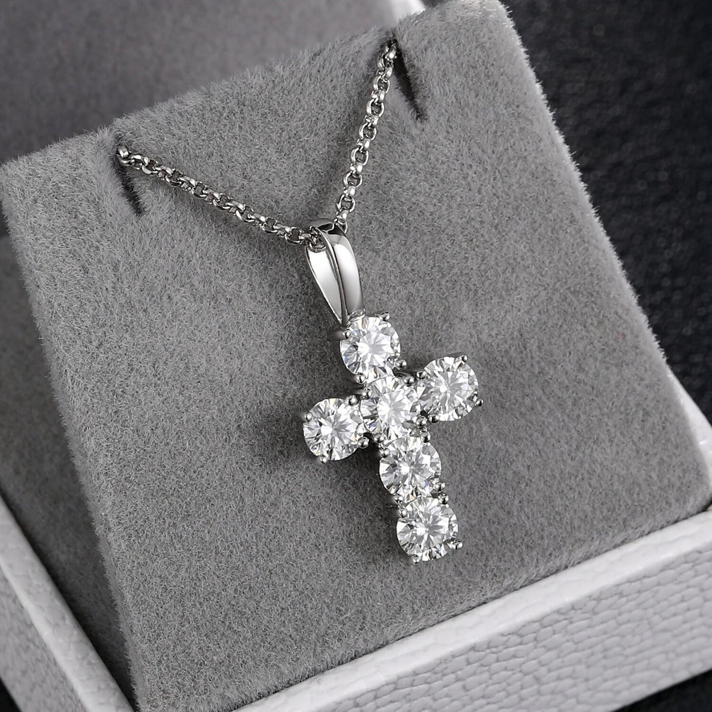 Cross Pendant 1.8CT 4mm