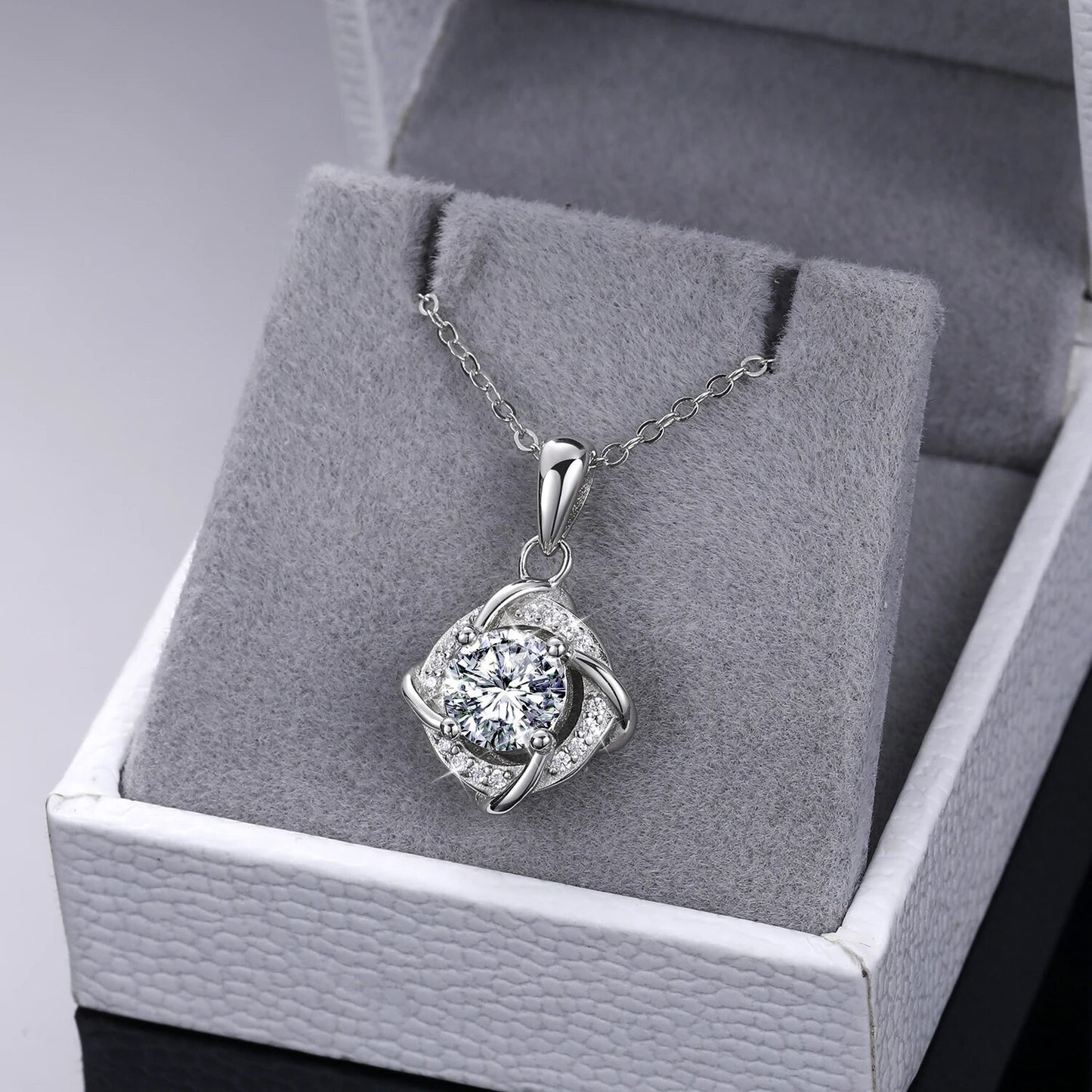 1CT Flower Pendant