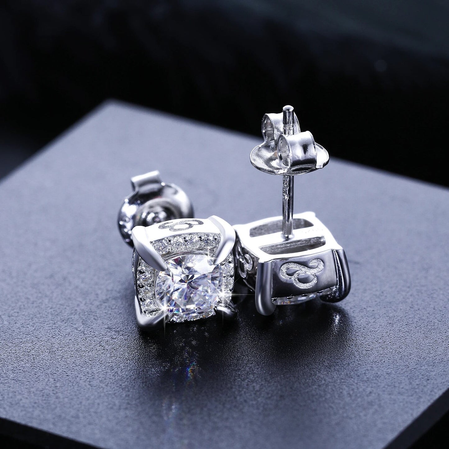 0.8CT Stud Earring