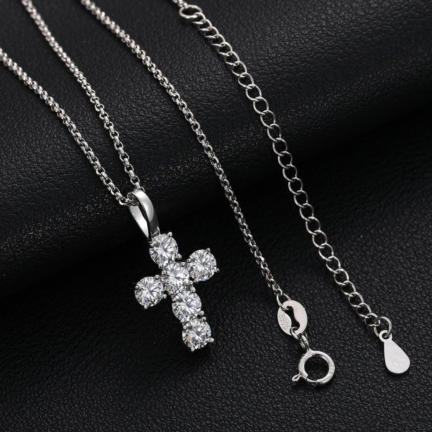 Cross Pendant 1.8CT 4mm