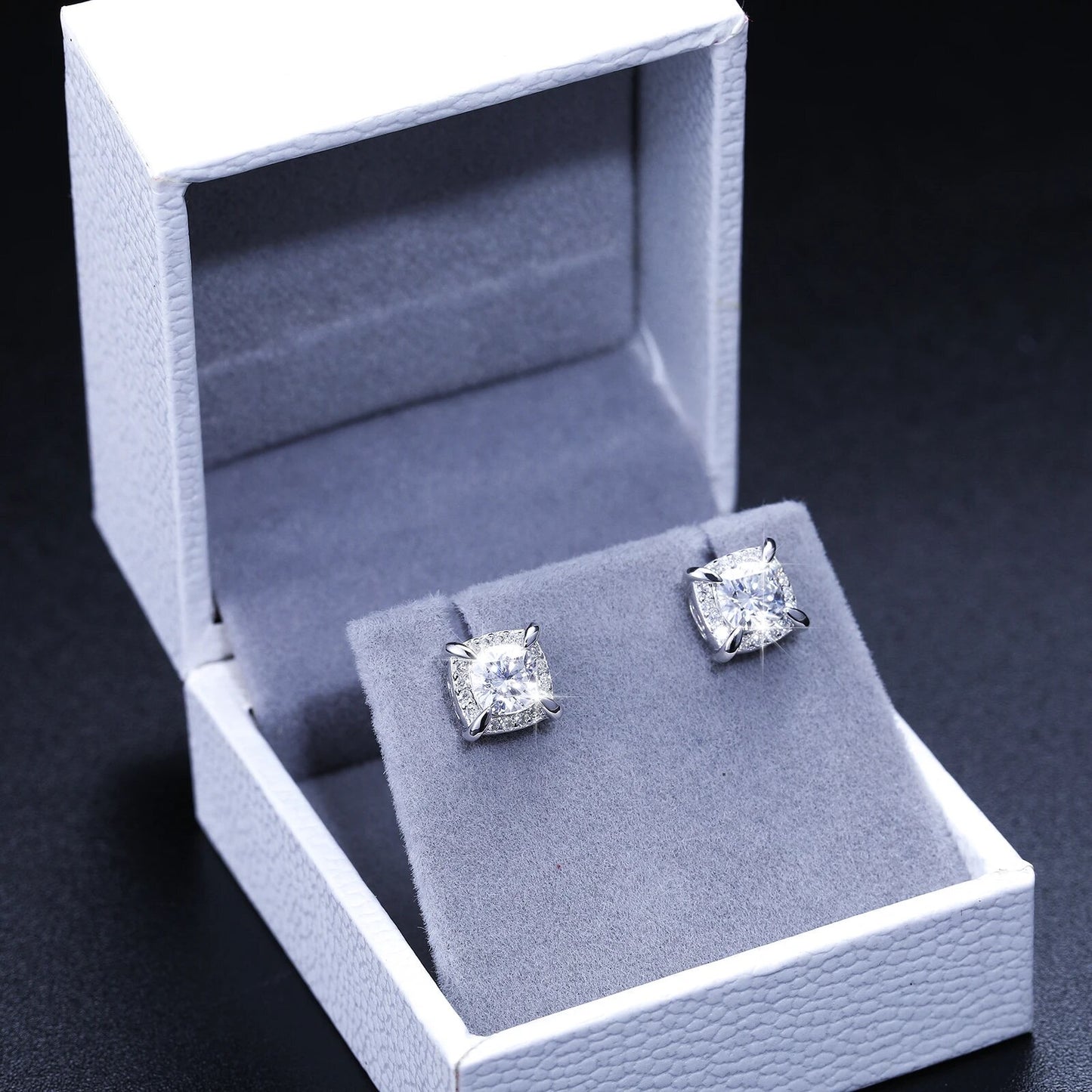 0.8CT Stud Earring