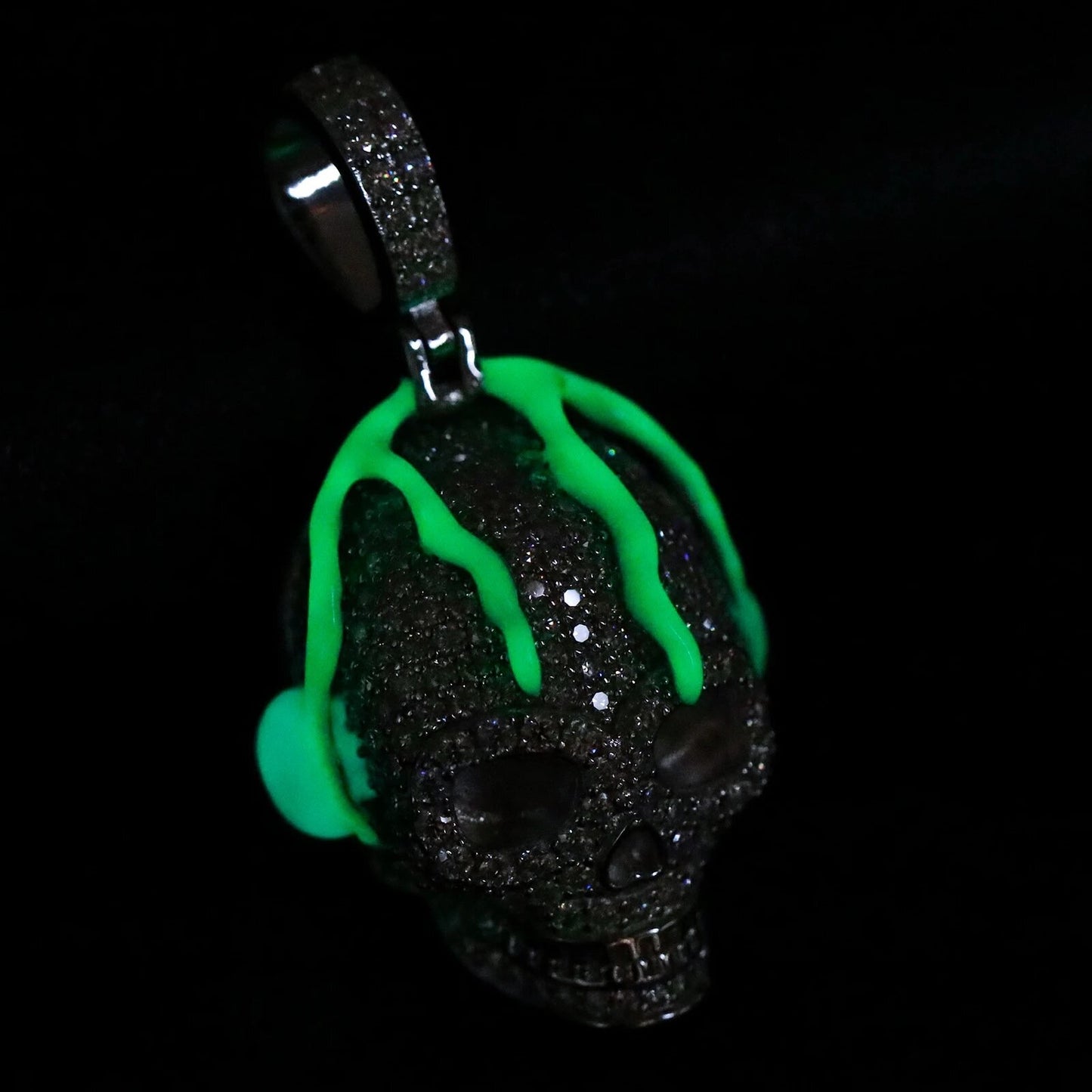 Glow Skull Drip Pendant